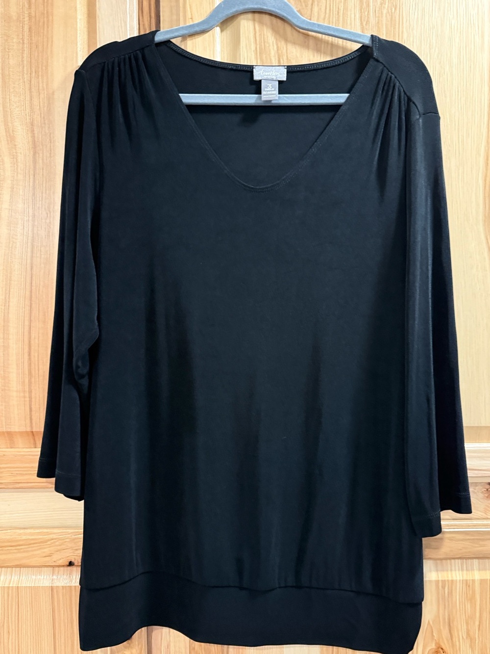 Chicos Travelers Black V-Neck Women’s 3/4 Sleeve Top